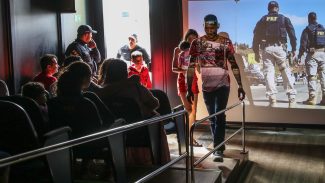 PRF realiza Cinema Rodoviário para conscientizar sobre trânsito seguro