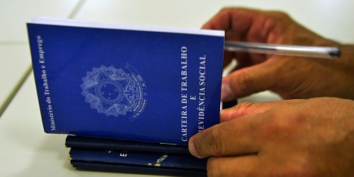 Brasil abre mais de 157 mil empregos formais em junho Brasil abre mais de 157 mil empregos formais em junho