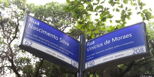 Renato Russo ganha homenagem em rua eternizada pela bossa-nova