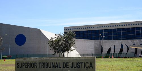 Imagem referente a STJ volta a adiar julgamento do ex-jogador Robinho em caso de estupro