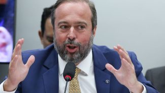 Câmara quer ouvir ministro sobre política de preços da Petrobras