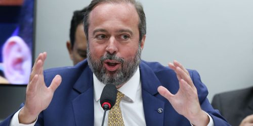 Imagem referente a Câmara quer ouvir ministro sobre política de preços da Petrobras