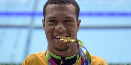 Imagem referente a Gabriel Araújo fatura bicampeonato mundial nos 50 metros costas