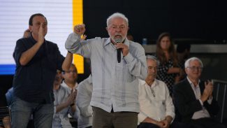 Em agenda no RJ, Lula critica operação que matou Thiago Flausino
