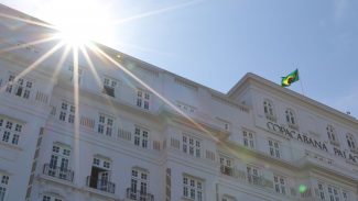 Copacabana Palace completa 100 anos apostando em luxo com tradição