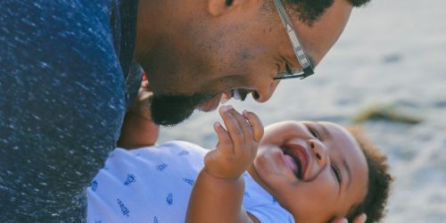 Imagem referente a Pesquisa mostra que paternidade é desafio para homens negros