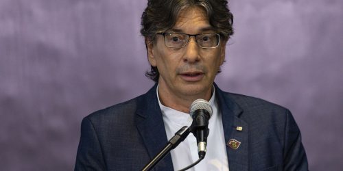 Márcio Pochmann toma posse como presidente do IBGE Márcio Pochmann toma posse como presidente do IBGE