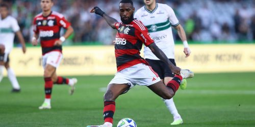Imagem referente a Com gol de Gerson no fim, Flamengo supera Coritiba no Couto Pereira
