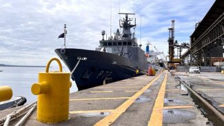 Após três dias em Paranaguá, navio-patrulha da Marinha segue em missão pela costa brasileira