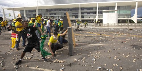 Vereadores de Porto Alegre fazem acordo para revogar Dia do Patriota