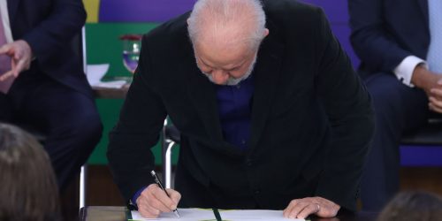 Lula assina medida provisória para taxar fundos de super ricos