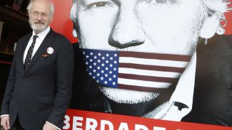 América Latina tem sido inabalável em apoio a Assange, diz Shipton