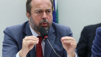 Ministro de Minas e Energia nega politização do apagão