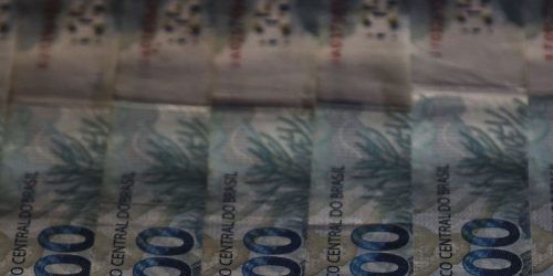Dívida Pública cai 0,8% em julho e mantém-se abaixo de R$ 6,2 tri Dívida Pública cai 0,8% em julho e mantém-se abaixo de R$ 6,2 tri