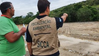 Polícia identifica responsável por despejo irregular no Rio Guandu