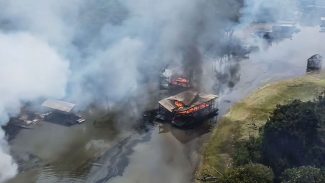 PF queima 302 balsas de garimpo no Rio Madeira, no Amazonas