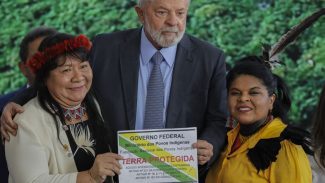 Lula assina demarcação de duas terras indígenas na Amazônia