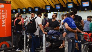Feriado aumenta movimento em rodovias e aeroportos paulistas