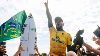 Filipe Toledo conquista bicampeonato mundial de surfe