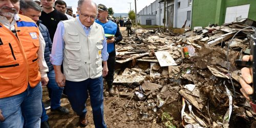 Imagem referente a Alckmin anuncia R$ 741 milhões para cidades do RS afetadas por ciclone