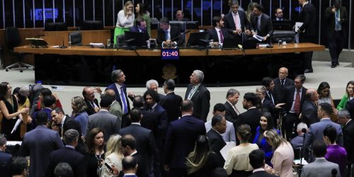 Câmara aprova urgência e minirreforma eleitoral vai a Plenário Câmara aprova urgência e minirreforma eleitoral vai a Plenário