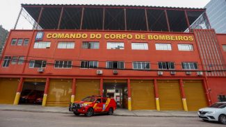 Corpo de Bombeiros do Paraná recebe doações para moradores do Rio Grande do Sul