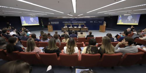 Universidades são armas contra desinformação, dizem especialistas Universidades são armas contra desinformação, dizem especialistas