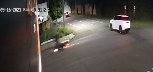 Câmera registra acidente que deixou motociclista ferido na Rua São Paulo