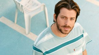 Cantor português Tiago Nacarato se apresenta no Guairinha no próximo sábado