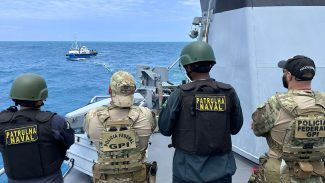 Marinha e PF fazem maior apreensão de cocaína no mar brasileiro