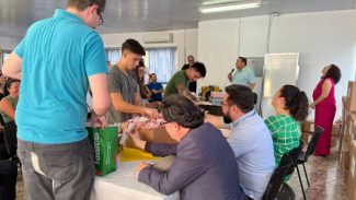 Secretaria da Educação recebe doação de smartphones e notebooks da Receita Federal