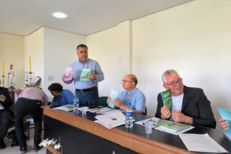 Saúde destaca importância da vacinação em encontro com bispos do Paraná