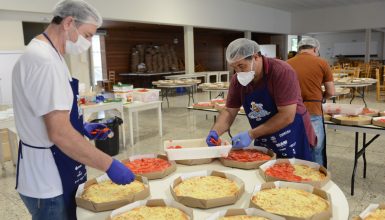 Sexta-feira é dia de pizza na Festa da Padroeira de Cascavel