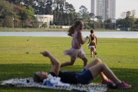 Calor que atinge o Paraná é o mais intenso dos últimos três anos e pode trazer recordes