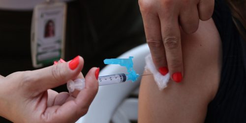 Apenas uma em cada 3 vacinas de HPV foi aplicada no estado de SP Apenas uma em cada 3 vacinas de HPV foi aplicada no estado de SP