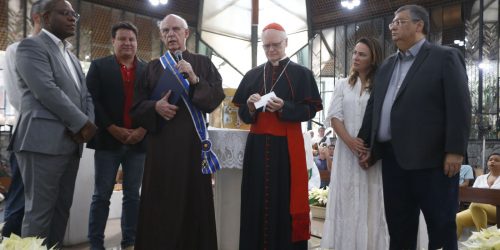 Padre Júlio Lancellotti recebe medalha da Ordem do Mérito