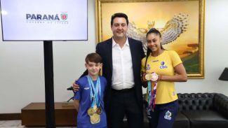 Ratinho Junior recebe Bárbara Domingos e Igor Schlosser, estrelas do esporte paranaense