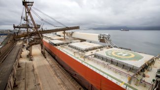 Navio de velas metálicas, Pyxis Ocean começa embarque de 63 mil toneladas em Paranaguá