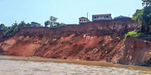 Sobe para 2 número de mortos após deslizamento de terra no Amazonas Sobe para 2 número de mortos após deslizamento de terra no Amazonas