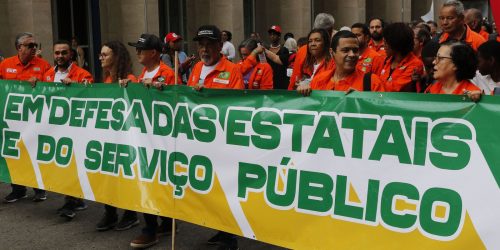 Imagem referente a Ato pela Petrobras e pelas estatais reúne diversas categorias no Rio