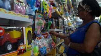 Brinquedos mostram variação de preço de até 251% em lojas virtuais