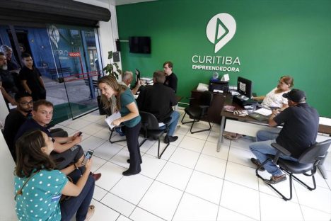 Imagem referente a Espaços Empreendedor de Curitiba fazem quase mil atendimentos diários aos 210 mil MEIs da cidade
