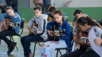 Com apoio do BRDE, jovens em vulnerabilidade social têm acesso a aulas de música