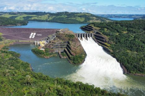 Imagem referente a Copel informa que vertedouros das barragens estão abertos, sob orientação do ONS