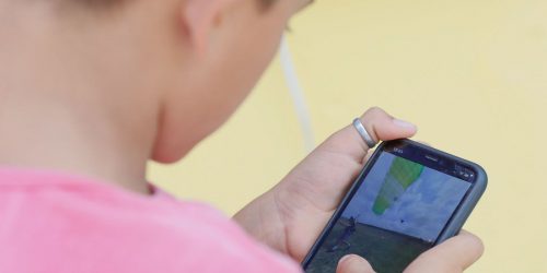 Imagem referente a Governo lança consulta sobre uso de dispositivos digitais por crianças