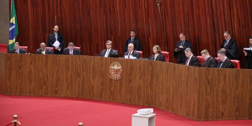 TSE inicia julgamento de Bolsonaro por abuso de poder político