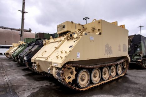 Imagem referente a Porto de Paranaguá recebe mais 30 veículos blindados para o Exército Brasileiro