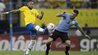 Tentando retomar vitórias, Brasil enfrenta Uruguai em Montevidéu