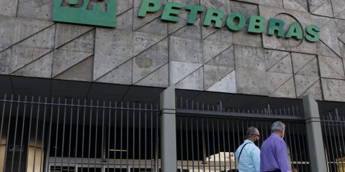 Imagem referente a Petrobras reduz preço da gasolina e aumenta o do diesel