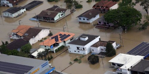 Imagem referente a Ministro Alexandre Padilha visita região afetada por chuvas em SC